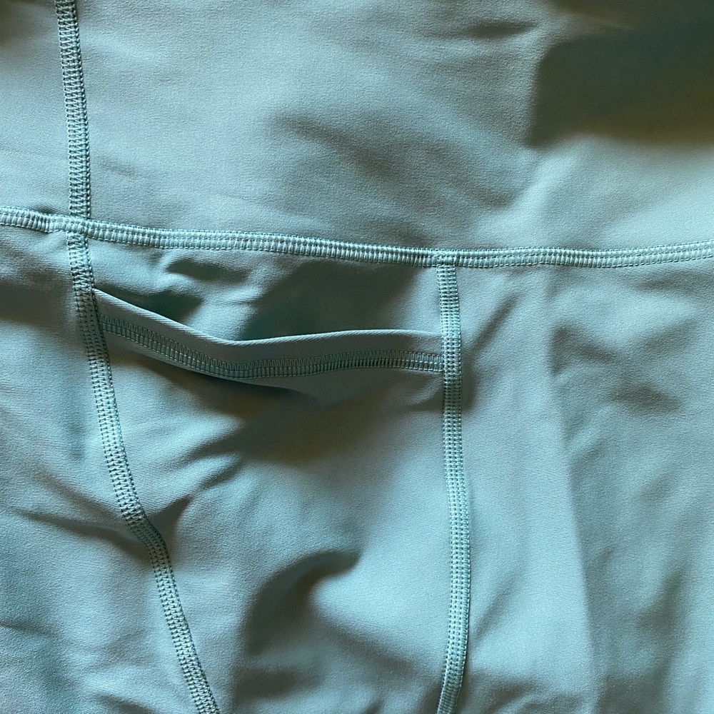 🆕 High Rise Powesoft Bike Shorts Size M 8” inseam - Picture 6 of 13